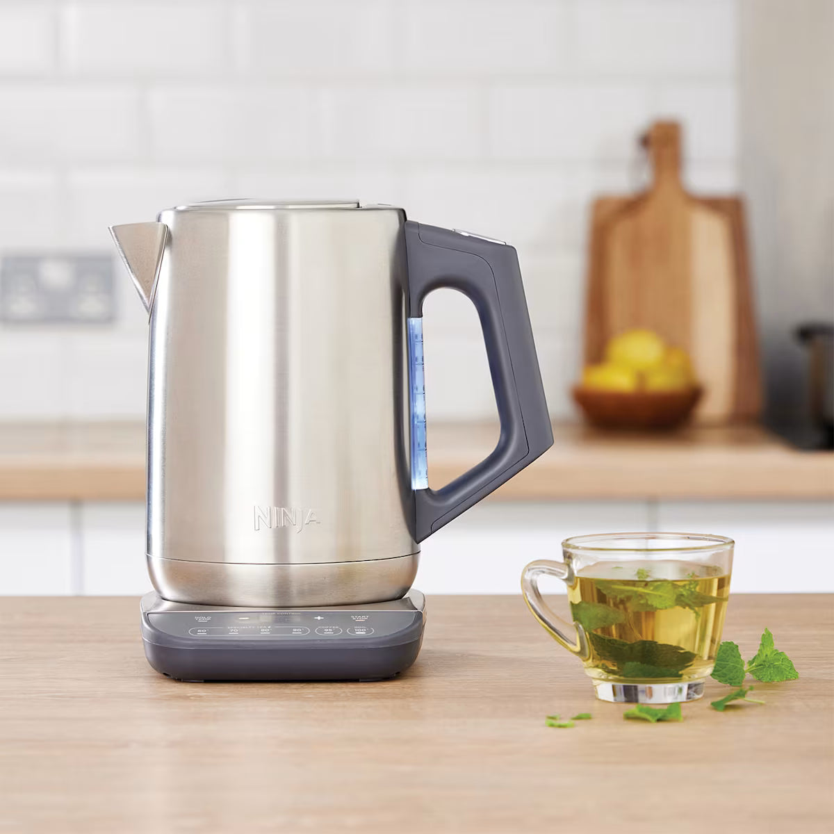 Ninja Stainless Steel Perfect Temperature Kettle, Rapid Boil ¨C KT201UK