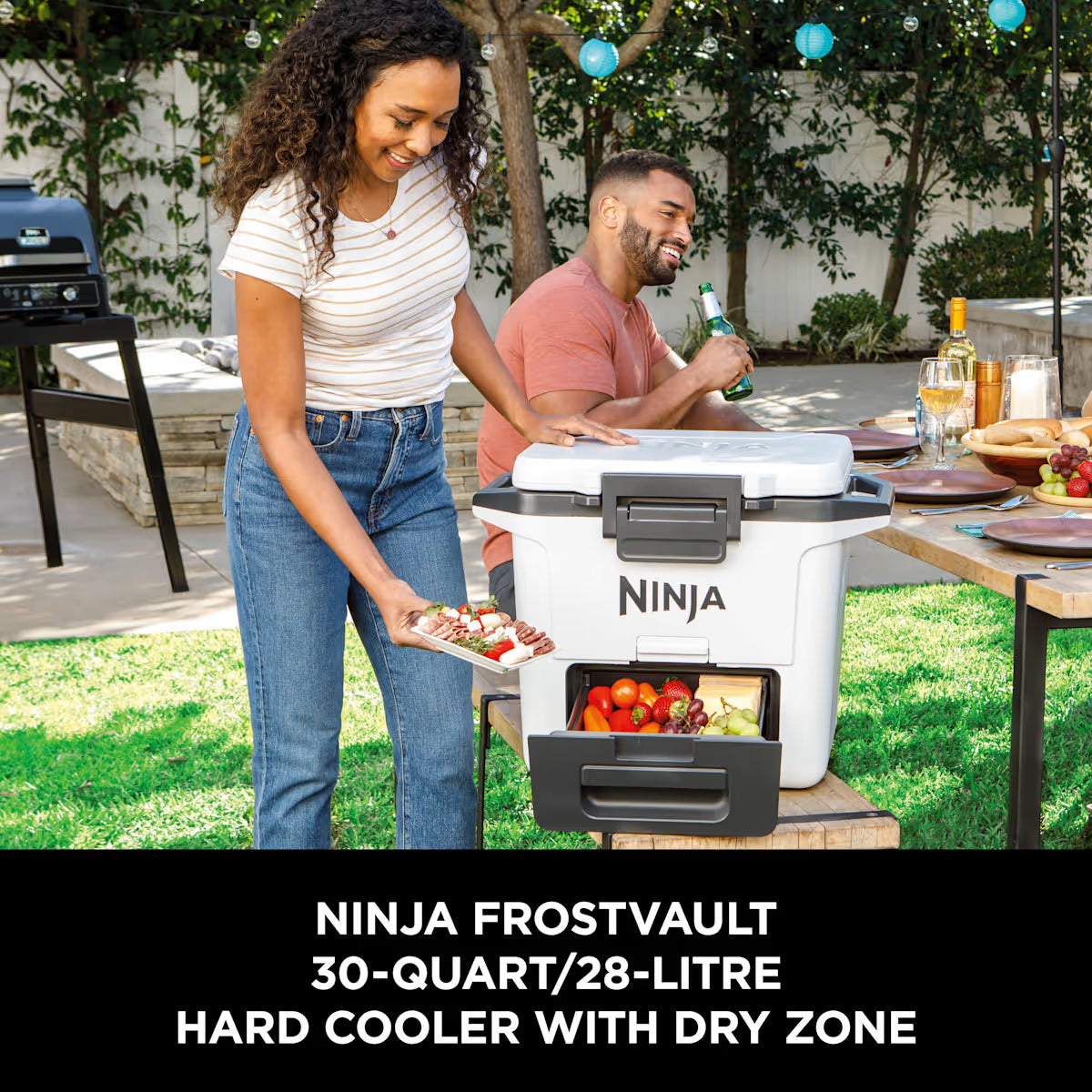 Ninja FrostVault 30QT/28L Cooler, Ice Pack & Thirsti Bottle Bundle